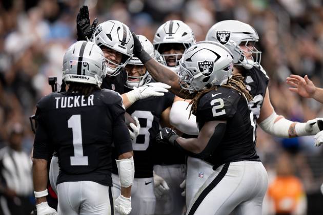 October 12, 2025, Las Vegas, Nevada, USA: Las Vegas Raiders celebrates as they score a touch down secured by 87 MICHAEL MAYER (TE) during 2025 NFL, American Football Herren, USA Season week 6 at the Allegiant Stadium in Las Vegas. Las Vegas USA - ZUMAo117 20251012_zsp_o117_020 Copyright: xMikaelxOnax