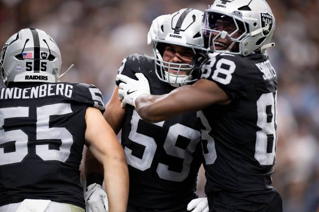 October 12, 2025, Las Vegas, Nevada, USA: Las Vegas Raiders came away with a 20-10 victory over Tennessee Titans during 2025 NFL, American Football Herren, USA Season week 6 at the Allegiant Stadium in Las Vegas. Las Vegas USA - ZUMAo117 20251012_zsp_o117_040 Copyright: xMikaelxOnax