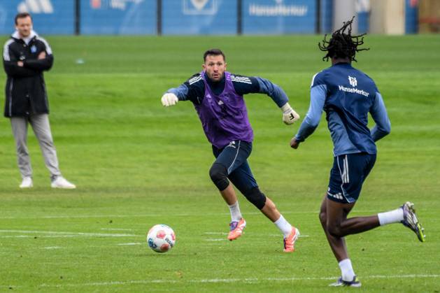 Heuer Fernandes Daniel HSV on the ball Germany , Hamburg , Volksparkstadion , Training ground soccer , 1 Bundesliga , Training of Hamburger SV