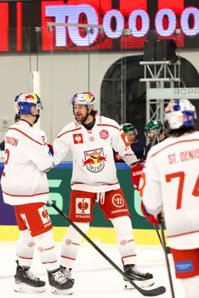 Ice hockey, Eishockey - CHL, EC RBS vs Berlin SALZBURG,AUSTRIA,15.OCT.25 - ICE HOCKEY - CHL, Champions Hockey League, group stage, EC Red Bull Salzburg vs Eisbaeren Berlin. Image shows the rejoicing of Connor Corcoran (EC RBS).  GEPAxpictures xMathiasxMandl