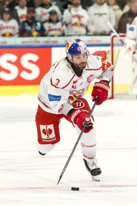 Ice hockey, Eishockey - CHL, EC RBS vs Berlin SALZBURG,AUSTRIA,15.OCT.25 - ICE HOCKEY - CHL, Champions Hockey League, group stage, EC Red Bull Salzburg vs Eisbaeren Berlin. Image shows Peter Schneider (EC RBS).  GEPAxpictures xMathiasxMandl