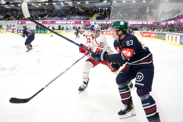 Ice hockey, Eishockey - CHL, EC RBS vs Berlin SALZBURG,AUSTRIA,15.OCT.25 - ICE HOCKEY - CHL, Champions Hockey League, group stage, EC Red Bull Salzburg vs Eisbaeren Berlin. Image shows Nikolaus Kraus (EC RBS) and Moritz Kretzschmar (Berlin).  GEPAxpictures xMathiasxMandl
