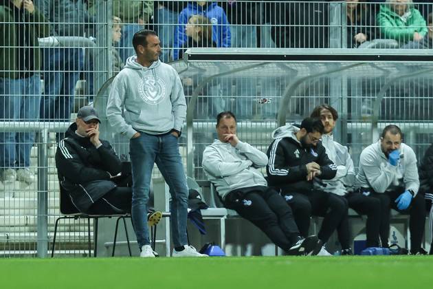 Sport, Football, FVN Niederrheinpokal Season 2025 2026 Round of 16 KFC Uerdingen MSV Duisburg 15 10 2025, Grotenburg Stadium Dietmar Hirsch Head Coach, MSV Duisburg Krefeld Grotenburg Stadium North Rhine-Westphalia Germany
