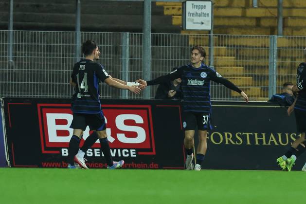 Sport, Football, FVN Niederrheinpokal Season 2025 2026 Round of 16 KFC Uerdingen MSV Duisburg 15 10 2025, Grotenburg Stadium Goal celebration MSV Duisburg after the goal to 3 0 the players are happy Krefeld Grotenburg Stadium North Rhine-Westphalia Germany