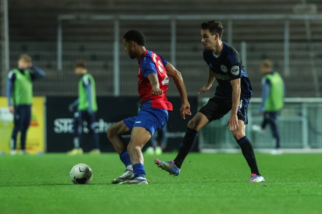 Sport, Football, FVN Niederrheinpokal Season 2025 2026 Round of 16 KFC Uerdingen MSV Duisburg 15 10 2025, Grotenburg Stadion k22 Conor Noß MSV Duisburg,14 Zw2eikampf Krefeld Grotenburg Stadion Nordrhein Westfalen Germany
