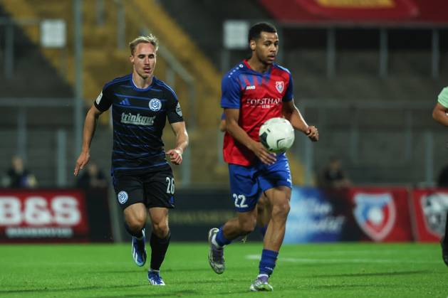 Sport, Football, FVN Niederrheinpokal Season 2025 2026 Round of 16 KFC Uerdingen MSV Duisburg 15 10 2025, Grotenburg Stadium Florian Krüger MSV Duisburg, 26 k22 Krefeld Grotenburg Stadium North Rhine-Westphalia Germany