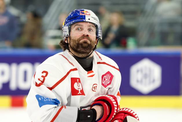 Ice hockey, Eishockey - CHL, EC RBS vs Berlin SALZBURG,AUSTRIA,15.OCT.25 - ICE HOCKEY - CHL, Champions Hockey League, group stage, EC Red Bull Salzburg vs Eisbaeren Berlin. Image shows Peter Schneider (EC RBS).  GEPAxpictures xMathiasxMandl