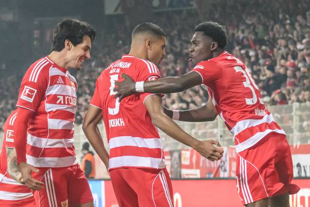 in the picture v l goal, hit, jubilation, goal celebration, joy, enthusiasm, celebrates, after 1 0 by Danilho Doekhi 1 FC Union , GER, Berlin, 1 FC Union Berlin vs Borussia Moenchengladbach, 1 Bundesliga, football, DFB, season 2025 2026, Alte Foersterei, matchday, DFB DFL REGULATIONS PROHIBIT ANY USE OF PHOTOGRAPHS AS IMAGE SEQUENCES AND OR QUASI VIDEO, 17 10 25, Copyright: HMBxMedia UwexKoch
