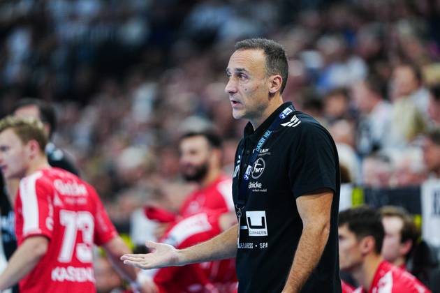 Roberto Garcia Parrondo MT Melsungen, Coach GER, THW Kiel vs MT Melsungen, Handball, 1 Bundesliga, Matchday 09, Season 2025 2026, 18 10 2025 GER, THW Kiel vs MT Melsungen, Handball, 1 Bundesliga, Matchday 09, Season 2025 2026, 18 10 2025 Kiel Copyright: xEibner-Pressefoto MarcelxvonxFehrnx EP_MFN