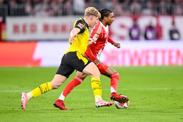 Daniel Svensson (Borussia Dortmund) und Michael Olise (Bayern München) im Zweikampf waehrend des spiels der Bundesliga zwischen FC Bayern München und Borussia Dortmund, Allianz Arena am 18. October 2025 in München, Deutschland. (Foto von Harry Langer DeFodi Images) +++ Daniel Svensson (Borussia Dortmund) und Michael Olise (Bayern München) battle for the ball during the Bundesliga match between FC Bayern München and Borussia Dortmund at Allianz Arena on October 18, 2025 in München, Germany. (Photo by Harry Langer DeFodi Images) DFL regulations prohibit any use of photographs as image sequences and or quasi-video. (Photo by Harry Langer DeFodi Images) DFL regulations prohibit any use of photographs as image sequences and or quasi-video. Daniel Svensson Borussia Dortmund and Michael Olise Bayern München in a duel during the Bundesliga match between FC Bayern München and Borussia Dortmund, Allianz Arena on October 18, 2025 in Munich, Germany Photo by Harry Langer DeFodi Images Daniel Svensson Borussia Dortmund and Michael Olise Bayern München battle for the ball during the Bundesliga match between FC Bayern München and Borussia Dortmund at Allianz Arena on October 18, 2025 in München, Germany Photo by Harry Langer DeFodi Images DFL regulations prohibit any use of photographs as image sequences and or quasi video Photo by Harry Langer DeFodi Images DFL regulations prohibit any use of photographs as image sequences and or quasi video
