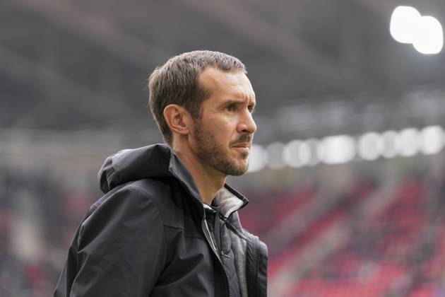 Julian Schuster SC Freiburg, Coach , Germany, Soccer, 1 Bundesliga, Matchday 7, 2025 2026, SC Freiburg vs Eintracht Frankfurt, 19 10 2025, Europa Park Stadion, Freiburg, Germany DFL REGULATIONS PROHIBIT ANY USE OF PHOTOGRAPHS AS IMAGE SEQUENCES AND OR QUASI VIDEO Freiburg Europa Park Stadion Baden Württemberg Germany Copyright: xArnexAmbergx
