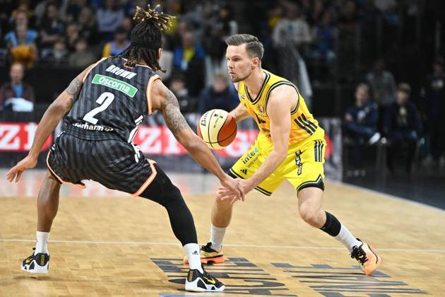 Martin Hermannsson ALBA Berlin, 15 GER, Alba Berlin vs Ratiopharm Ulm, Basketball, BBL Pokal, 2025 2026 season, Round of 16, 19 10 2025 GER, Alba Berlin vs Ratiopharm Ulm, Basketball, BBL Pokal, 2025 2026 season, Round of 16, 19 10 2025 Berlin Copyright: xEibner-Pressefoto RyanxSleimanx EP_RSN