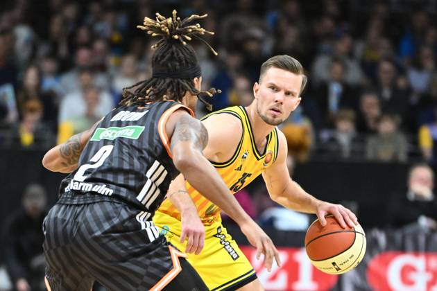Martin Hermannsson ALBA Berlin, 15 GER, Alba Berlin vs Ratiopharm Ulm, Basketball, BBL Pokal, 2025 2026 season, Round of 16, 19 10 2025 GER, Alba Berlin vs Ratiopharm Ulm, Basketball, BBL Pokal, 2025 2026 season, Round of 16, 19 10 2025 Berlin Copyright: xEibner-Pressefoto RyanxSleimanx EP_RSN