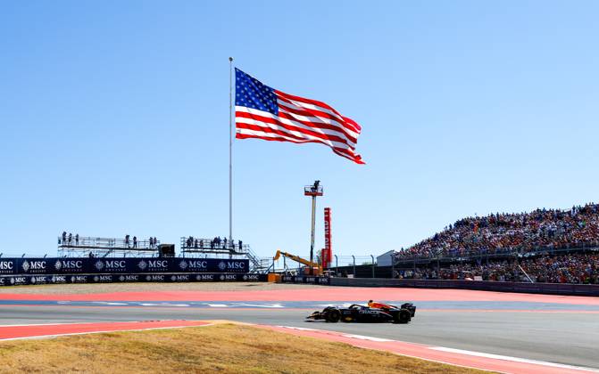 F1 - UNITED STATES GRAND PRIX 2025 01 VERSTAPPEN Max (nld), Red Bull Racing RB21, action during the 2025 Formula 1 United States Grand Prix, 19th round of the 2025 FIA Formula One World Championship, WM, Weltmeisterschaft from October 17 to 19, 2025 on the Circuit of the Americas, in Austin, Texas, United States of America - AustinUnited States  Copyright: xDPPIx