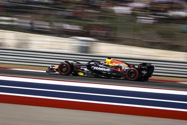 F1 - UNITED STATES GRAND PRIX 2025 01 VERSTAPPEN Max (nld), Red Bull Racing RB21, action during the 2025 Formula 1 United States Grand Prix, 19th round of the 2025 FIA Formula One World Championship, WM, Weltmeisterschaft from October 17 to 19, 2025 on the Circuit of the Americas, in Austin, Texas, United States of America - AustinUnited States Copyright: xXavixBonillax
