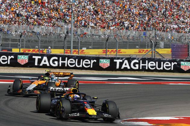 F1 - UNITED STATES GRAND PRIX 2025 01 VERSTAPPEN Max (nld), Red Bull Racing RB21, action 04 NORRIS Lando (gbr), McLaren F1 Team MCL39, action during the 2025 Formula 1 United States Grand Prix, 19th round of the 2025 FIA Formula One World Championship, WM, Weltmeisterschaft from October 17 to 19, 2025 on the Circuit of the Americas, in Austin, Texas, United States of America - AustinUnited States Copyright: xDPPIx