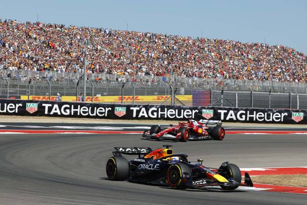 F1 - UNITED STATES GRAND PRIX 2025 01 VERSTAPPEN Max (nld), Red Bull Racing RB21, action 16 LECLERC Charles (mco), Scuderia Ferrari SF-25, action during the 2025 Formula 1 United States Grand Prix, 19th round of the 2025 FIA Formula One World Championship, WM, Weltmeisterschaft from October 17 to 19, 2025 on the Circuit of the Americas, in Austin, Texas, United States of America - AustinUnited States Copyright: xDPPIx