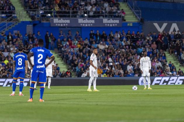 October 20, 2025, Madrid, Madrid, Spain: Players from both teams stopped playing for 10 seconds to protest during the match belonging to the 25 26 season of La Liga EA soccer Ã¢â‚¬oe GETAFE CF vs. REAL MADRID CF Ã¢â‚¬Â held on October 19, 2025, at the Coliseum Stadiumo, Madrid, Spain. Madrid Spain - ZUMAc312 20251020_zsp_c312_028 Copyright: xOscarxManuelxSanchezx
