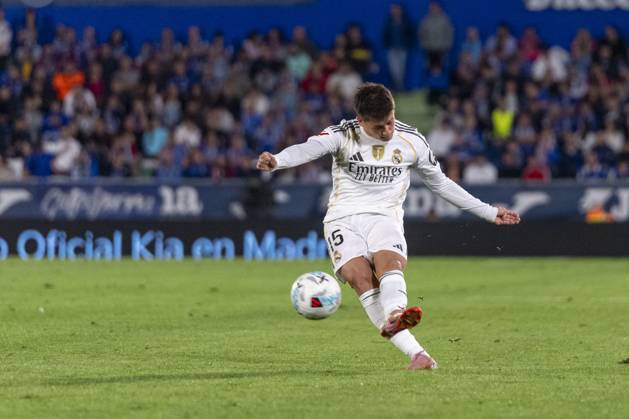 October 19, 2025, Madrid, Madrid, Spain: ARDA GULER of Real Madrid CF pases the ball during the match belonging to the 25 26 season of La Liga EA soccer Ã¢â‚¬oe GETAFE CF vs. REAL MADRID CF Ã¢â‚¬Â held on October 19, 2025, at the Coliseum Stadiumo, Madrid, Spain. Madrid Spain - ZUMAc312 20251019_zsp_c312_221 Copyright: xOscarxManuelxSanchezx