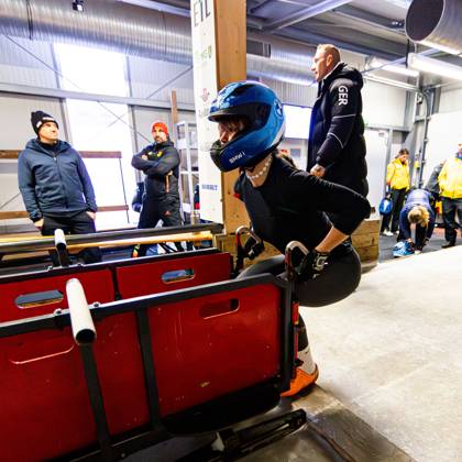 18 10 2025, GER, Bobsleigh, Season 25 26, Women, Central performance test in bobsleigh push test Sydney Hollering Traditionally, the best German bobsleigh pilots and their pushers met in Oberhof for a test of strength 98559 Oberhof LOTTO Thüringen EISARENA Oberho Thüringen Germany