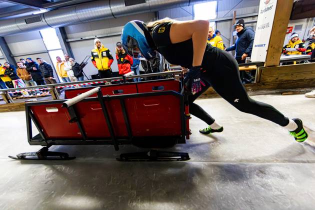 18 10 2025, GER, Bobsleigh, Season 25 26, Women, Central performance test in bobsleigh Push-off test Laura Nolte Traditionally, the best German bobsleigh pilots and their pushers met in Oberhof for a test of strength 98559 Oberhof LOTTO Thüringen EISARENA Oberho Thüringen Germany