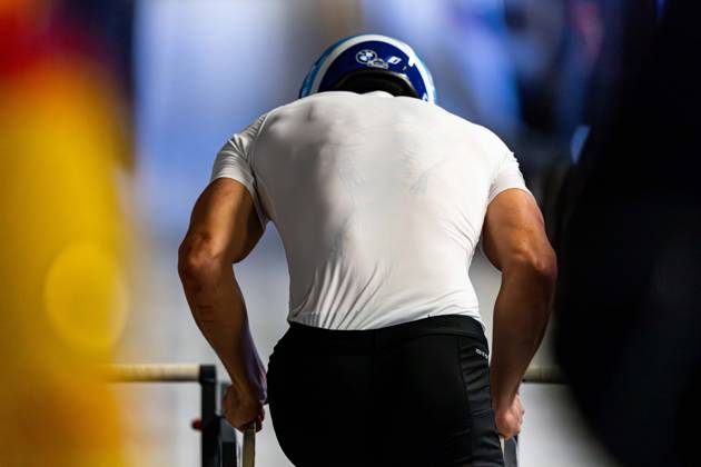 18 10 2025, GER, Bobsleigh, Season 25 26, Men, Central performance test in bobsleigh push test Traditionally, the best German bobsleigh pilots and their pushers met in Oberhof for a test of strength 98559 Oberhof LOTTO Thüringen EISARENA Oberho Thüringen Germany