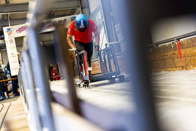18 10 2025, GER, Bobsleigh, Season 25 26, Men, Central performance test in bobsleigh push test Traditionally, the best German bobsleigh pilots and their pushers met in Oberhof for a test of strength 98559 Oberhof LOTTO Thüringen EISARENA Oberho Thüringen Germany