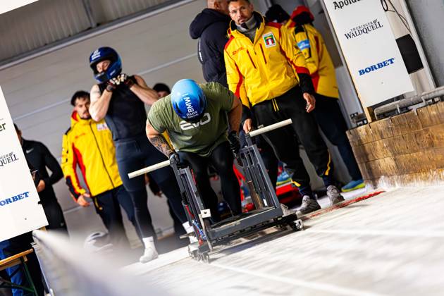 18 10 2025, GER, Bobsleigh, Season 25 26, Men, Central performance test in bobsleigh push test Traditionally, the best German bobsleigh pilots and their pushers met in Oberhof for a test of strength 98559 Oberhof LOTTO Thüringen EISARENA Oberho Thüringen Germany