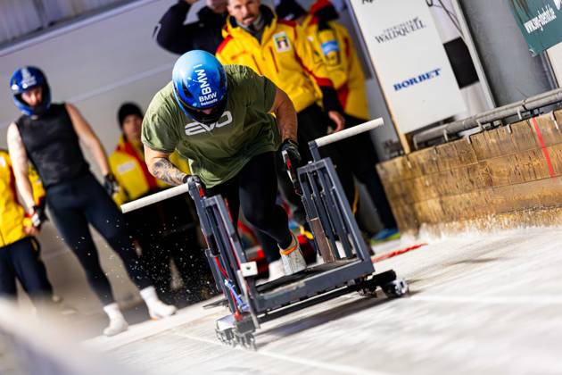 18 10 2025, GER, Bobsleigh, Season 25 26, Men, Central performance test in bobsleigh push test Traditionally, the best German bobsleigh pilots and their pushers met in Oberhof for a test of strength 98559 Oberhof LOTTO Thüringen EISARENA Oberho Thüringen Germany