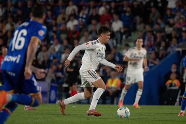 October 19, 2025, Madrid, Madrid, Spain: Arda GULER of Real Madrid plays with the ball during the LaLiga EA Sports football match between Getafe CF and Real Madrid CF at Coliseum Stadium in GetafeÃ‚ Madrid Spain - ZUMAd308 20251019_zsp_d308_033 Copyright: xJuanxCarlosxLucasx