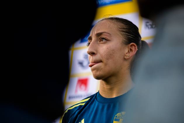 251020 Rosa Kafaji of the Swedish women s national football team is interviewed by the media after a training session on October 20, 2025 in Benahavis Photo Ludvig Thunman BILDBYRAN code LT LT0731 fotboll football soccer fotball träning practice training sverige sweden dam bbeng  Copyright: LUDVIGxTHUNMAN BB251020LT041