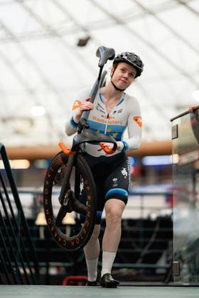 2025 Tissot UCI Track World Championships Picture by Alex Whitehead SWpix.com - 20 10 2025 - Cycling - 2025 Tissot UCI Track World Championships - Velodromo PenalolÃ n, Santiago, Chile - Training - Hetty van de Wouw of the Netherlands. Santiago Velodromo Parque PenalolÃ n Chile Copyright: x xSWpix.comx(t axPhotographyxHubxLtd)xAlexxWhitehead SWpix.comx SWP-3030-10341