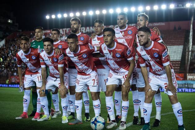 BUENOS AIRES, ARGENTINA - 2017 OCTOBER 27. Alexis Mac Allister, Braian Romero, Francis Mac Allister, Gonzalo Piovi, Javier Marcelo Cabrera Rivero, Jonathan Alexis Sandoval Rojas, Lucas Chaves, Nicolas Gonzalez during the Superliga Argentina match between Argentinos Juniors and Arsenal Sarandi 3:2 at Diego Armando Maradona Stadium, ( Photo by Sebastian Frej ) Argentinos Juniors v Arsenal Sarandi 3:2 Superliga Argentina 27 10 2017 Copyright: xSebastianxFrejx