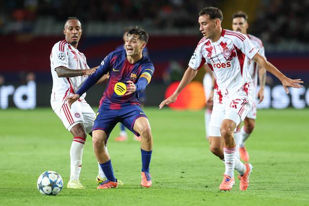October 21, 2025, Barcelona, Barcelona, SPAIN: Gelson Martins of Olympiacos FC, Pedri of FC Barcelona, Barca and Santiago Hezze of Olympiacos FC in action during the UEFA Champions League 2025 26 League Phase MD3 match between FC Barcelona and Olympiacos FC at Estadi Olimpic Lluis Companys on October 21, 2025 in Barcelona, Spain. Barcelona SPAIN - ZUMAa181 20251021_zaa_a181_330 Copyright: xIrinaxR.xHipolitox