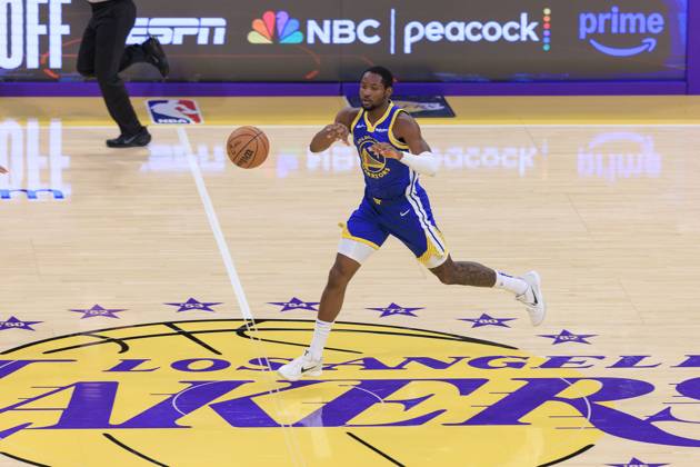 October 21, 2025, Los Angeles, California, USA: Jonathan Kuminga 1 of the Golden State Warriors passes the ball during their regular season NBA, Basketball Herren, USA game against the Los Angeles Lakers on Tuesday October 21, 2025 at Crypto.com Arena in Los Angeles, California. JAVIER ROJAS PI Los Angeles USA - ZUMAp124 20251021_zaa_p124_025 Copyright: xJavierxRojasx