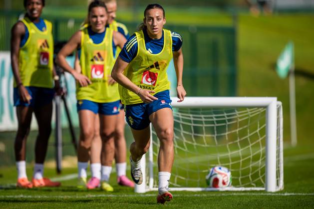 251022 Rosa Kafaji of the Swedish women s national football team on October 22, 2025 in Benahavis Photo Ludvig Thunman BILDBYRAN code LT LT0733 fotboll football soccer fotball träning practice training sverige sweden dam bbeng  Copyright: LUDVIGxTHUNMAN BB251022LT007