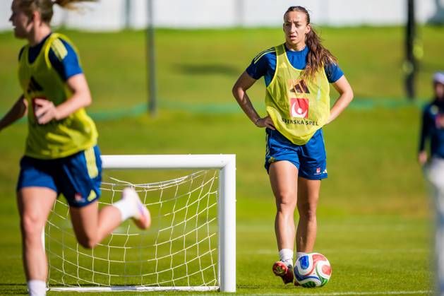 251022 Rosa Kafaji of the Swedish women s national football team on October 22, 2025 in Benahavis Photo Ludvig Thunman BILDBYRAN code LT LT0733 fotboll football soccer fotball träning practice training sverige sweden dam bbeng  Copyright: LUDVIGxTHUNMAN BB251022LT032