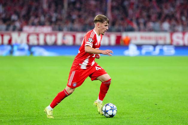 Lennart Karl 42, FC Bayern München at the match between FC Bayern München v Club Brugge, Football, Men, UEFA Champions League, 2025 2026, Matchday 3 on 22 10 2025 in Munich, Allianz Arena DFL and DFB regulations prohibit any use of photographs as image sequences and or quasi video Bayern Germany