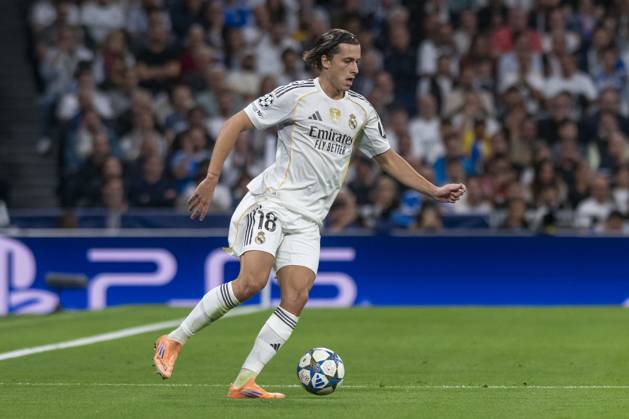 October 23, 2025, Madrid, Madrid, Spain: ALVARO CARRERAS of Real Madrid CF controls the ball during the match on the third day of the group stage of the 2025 26 UEFA Champions League between REAL MADRID C.F. vs JUVENTUS DE TURIN, played at the Santiago Bernabeu Stadium on October 22, 2025, in Madrid, Spain. Madrid Spain - ZUMAc312 20251023_zsp_c312_020 Copyright: xOscarxManuelxSanchezx