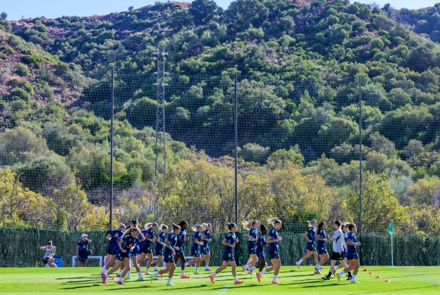 251023 Players of the Swedish women s national football team at a training session on October 23, 2025 in Benahavis Photo Ludvig Thunman BILDBYRAN code LT LT0734 fotboll football soccer fotball träning practice training sverige sweden dam bbeng  Copyright: LUDVIGxTHUNMAN BB251023LT034