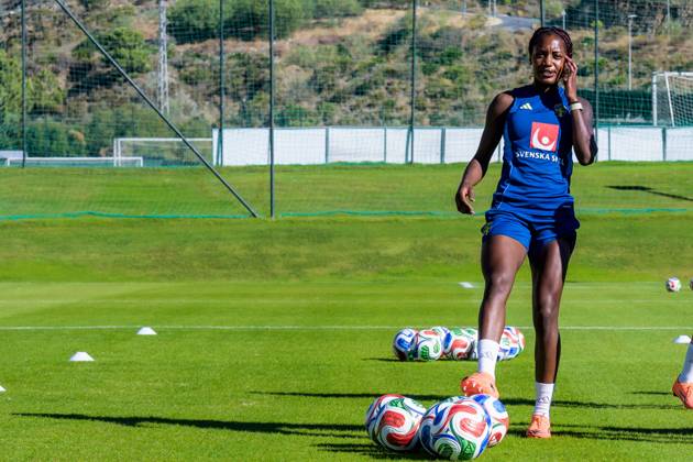 251023 Evelyn Ijeh of the Swedish women s national football team at a training session on October 23, 2025 in Benahavis Photo Ludvig Thunman BILDBYRAN code LT LT0734 fotboll football soccer fotball träning practice training sverige sweden dam bbeng  Copyright: LUDVIGxTHUNMAN BB251023LT036