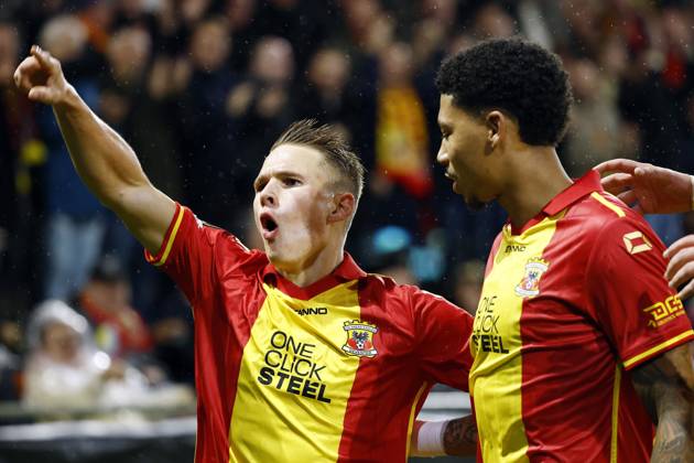 DEVENTER - Mathis Suray of Go Ahead Eagles celebrates the 1-1 draw during the UEFA Europa League match between Go Ahead Eagles and Aston Villa FC at De Adelaarshorst on October 23, 2025, in Deventer, Netherlands. ANP VINCENT JANNINK UEFA Europa League 2025-2026 xVIxANPxSportx xxANPxIVx 540075111 originalFilename: 540075111