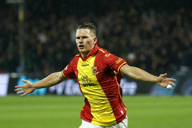 DEVENTER - Mathis Suray of Go Ahead Eagles celebrates the 1-1 draw during the UEFA Europa League match between Go Ahead Eagles and Aston Villa FC at De Adelaarshorst on October 23, 2025, in Deventer, Netherlands. ANP VINCENT JANNINK UEFA Europa League 2025-2026 xVIxANPxSportx xxANPxIVx 540075160 originalFilename: 540075160