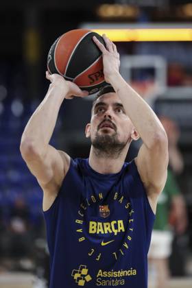 October 23, 2025, Barcelona, Barcelona, Spain: Tomas Satoransky of FC Barcelona, Barca warms up during the Turkish Airlines Euroleague 2025 26 League Phase MD6 match played between FC Barcelona and Zalgiris Kaunas at Palau Blaugrana on October 23, 2025 in Barcelona, Spain. Barcelona Spain - ZUMAa181 20251023_zaa_a181_063 Copyright: xJavierxBorregox