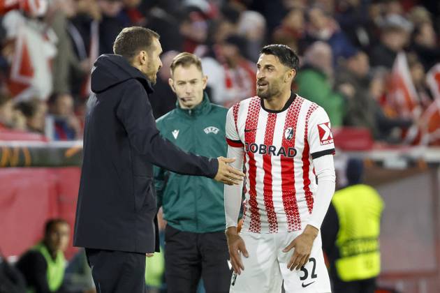 Julian Schuster SC Freiburg, coach and Vincenzo Grifo SC Freiburg, 32 in dialog , Germany, UEFA Europa League, Matchday 3, 2025 2026, SC Freiburg vs FC Utrecht, 23 10 2025, Stadion am Wolfswinkel, Freiburg, Germany Freiburg Stadion am Wolfswinkel Baden Württemberg Germany Copyright: xGrantxHubbsx