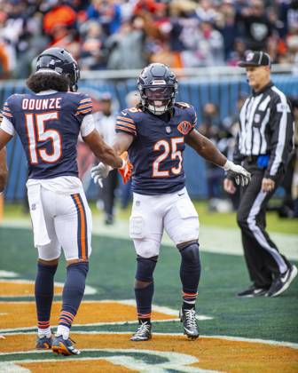 October 19, 2025: Chicago Bears Kyle Monangai (25) celebrates a touchdown during the game against the New Orleans Saints in Chicago, IL. CSM Chicago United States of America - ZUMAc04_ 20251019_zma_c04_544 Copyright: xMikexWulfx