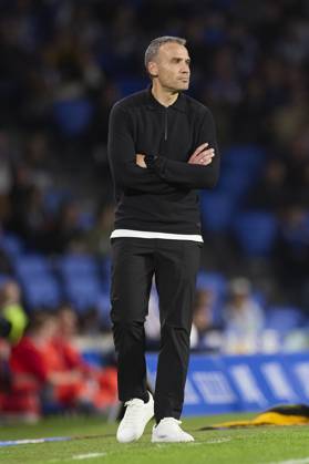 October 24, 2025, San Sebastian, Guipuzcoa, SPAIN: Sergio Francisco head coach of Real Sociedad looks on during the LaLiga EA Sports match between Real Sociedad and Sevilla FC at Anoeta on October 24, 2025, in San Sebastian, Spain. San Sebastian SPAIN - ZUMAa181 20251024_zaa_a181_059 Copyright: xRicardoxLarreinax