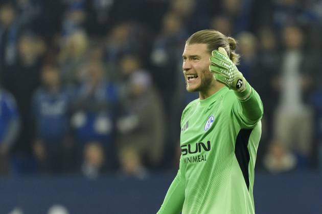 Torwart Loris Karius (FC Schalke) gestikuliert waehrend des spiels der 2. Bundesliga zwischen FC Schalke 04 und SV Darmstadt 98 Veltins-Arena am 24. October 2025 in Gelsenkirchen, Deutschland. (Foto von Max Maiwald DeFodi Images) +++ Torwart Loris Karius (FC Schalke) gestures during the 2. Bundesliga match between FC Schalke 04 and SV Darmstadt 98 at Veltins-Arena on October 24, 2025 in Gelsenkirchen, Germany. (Photo by Max Maiwald DeFodi Images) DFB DFL REGULATIONS PROHIBIT ANY USE OF PHOTOGRAPHS AS IMAGE SEQUENCES AND OR QUASI-VIDEO. (Photo by Max Maiwald DeFodi Images) Goalkeeper Loris Karius FC Schalke gestures during the 2 Bundesliga match between FC Schalke 04 and SV Darmstadt 98 Veltins Arena on October 24, 2025 in Gelsenkirchen, Germany Photo by Max Maiwald DeFodi Images Goalkeeper Loris Karius FC Schalke gestures during the 2 Bundesliga match between FC Schalke 04 and SV Darmstadt 98 at Veltins Arena on October 24, 2025 in Gelsenkirchen, Germany Photo by Max Maiwald DeFodi Images DFB DFL REGULATIONS PROHIBIT ANY USE OF PHOTOGRAPHS AS IMAGE SEQUENCES AND OR QUASI VIDEO Photo by Max Maiwald DeFodi Images