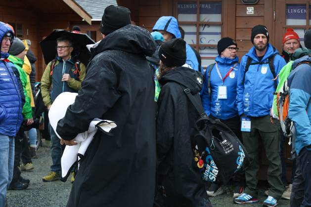 25 10 2025, Ski Jumping, Ladies, FIS Summer Grand Prix, Final Individual Competition Abigail Strate CAN, right in black with bag leaves the Vogtland Arena Klingenthal Vogtland Arena Saxony Germany with a coach after the disqualification