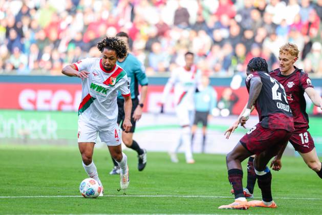 Han Noah Massengo 4, FC Augsburg at the match between FC Augsburg v RB Leipzig, Football, Men, Bundesliga, 2025 2026, Matchday 8 on 25 10 2025 in Augsburg, WWK Arena DFL and DFB regulations prohibit any use of photographs as image sequences and or quasi video Bayern Germany